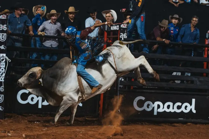 Primeira noite de rodeio alcançou todas as expectativas da Expo Umuarama