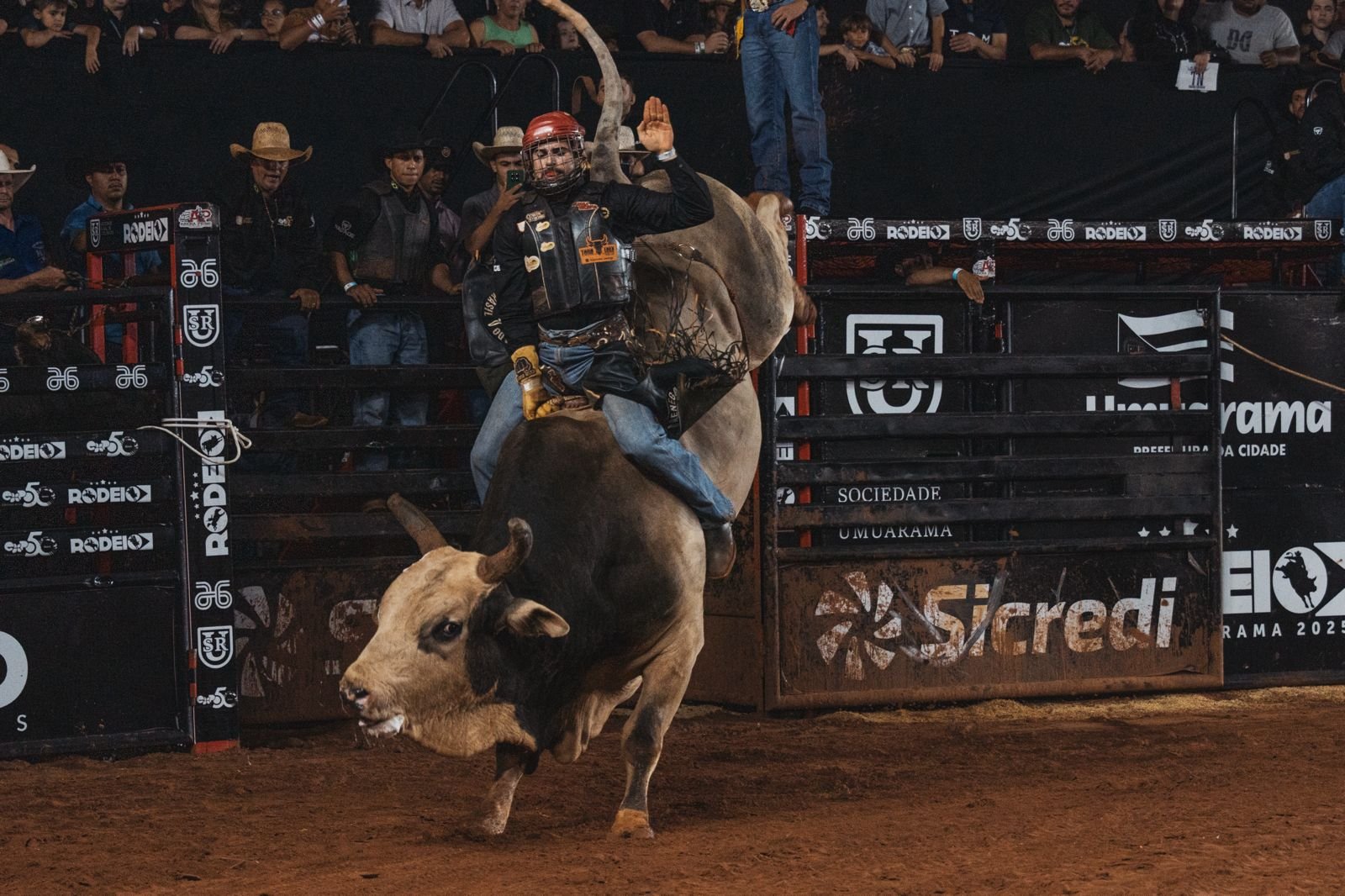 Com entrada gratuita em cinco noites, rodeio deve reunir grande público na expo Umuarama