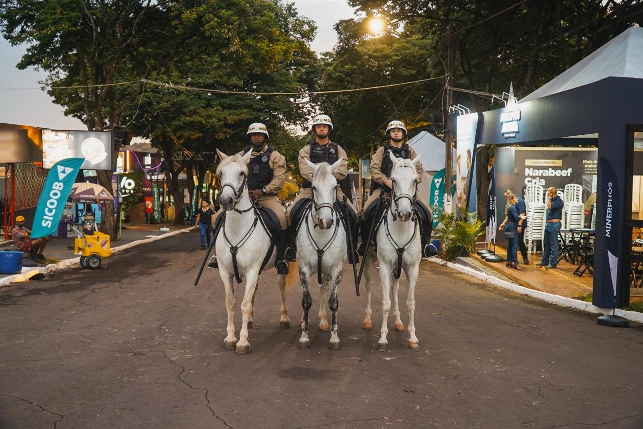 Policiamento montado reforça segurança e chama atenção do público na Expo Umuarama