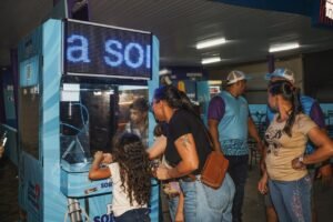 Máquina de içar sorvete vira atração e rende filas animadas na Expo Umuarama