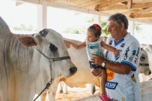 Entre carinho e descobertas, crianças fortalecem laços com os animais na Expo Umuarama
